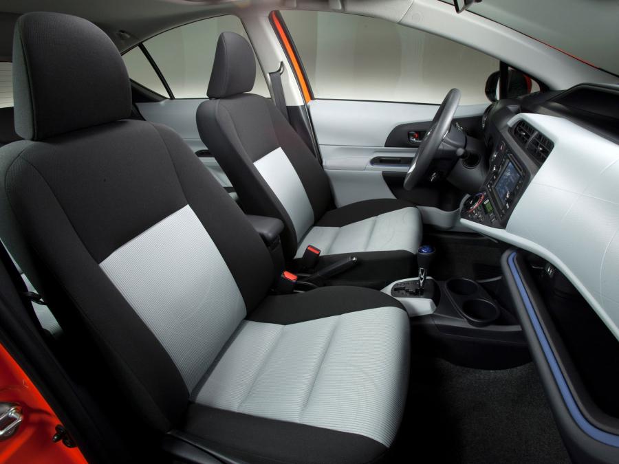  Toyota Prius C 2012 года  (фото 3 из 87)